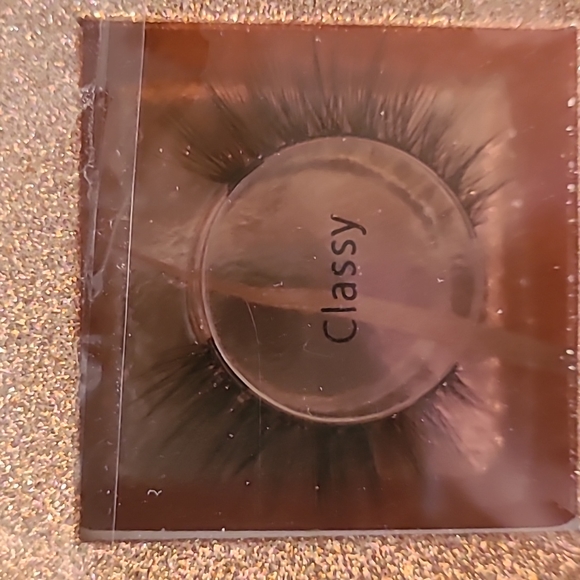 Live Glam classy faux mink eyelashes - Picture 2 of 2